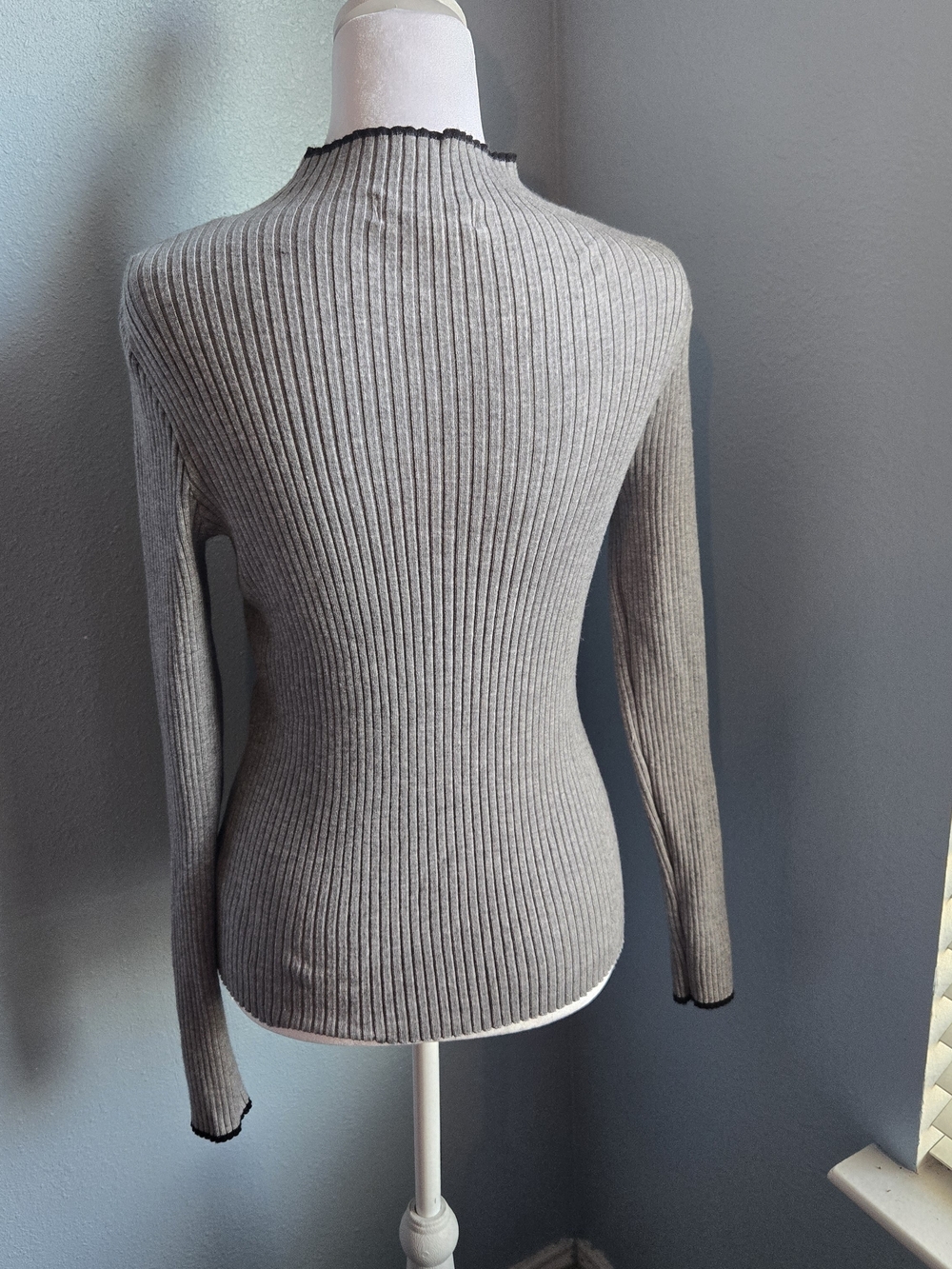 Ribbed Mock Neck Women’s Sweater - Gray - Picture 2 of 3